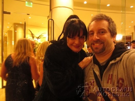 Pauley Perrette autograph