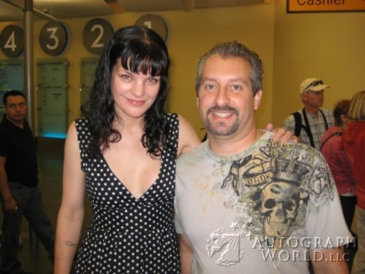 Pauley Perrette autograph