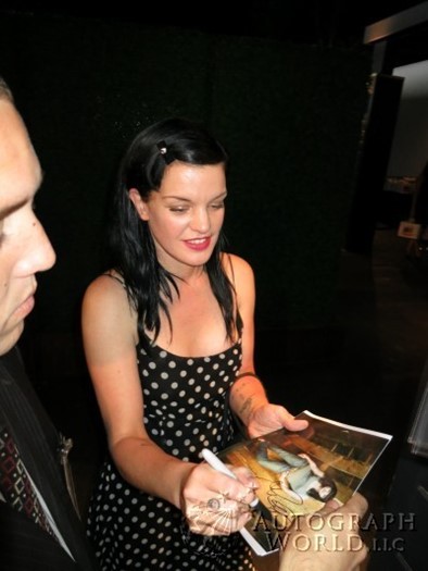 Pauley Perrette autograph