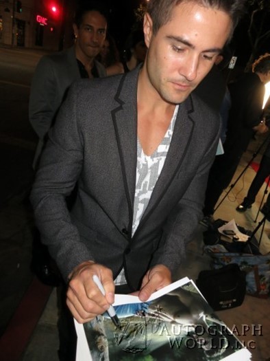 Paul Vandervort autograph