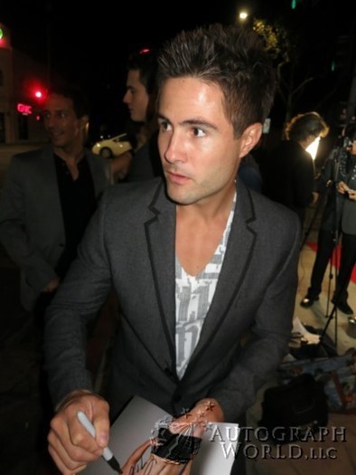 Paul Vandervort autograph