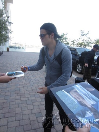 Paul Wesley autograph