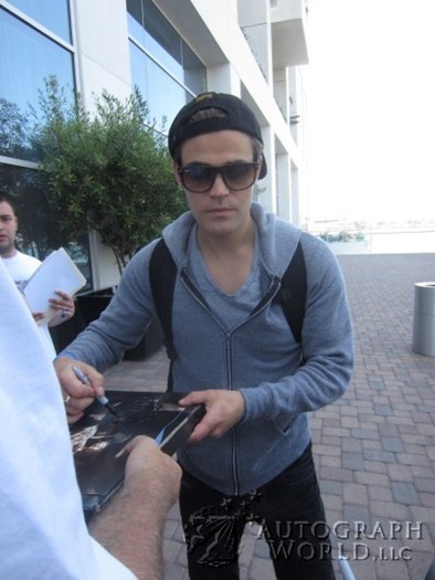 Paul Wesley autograph