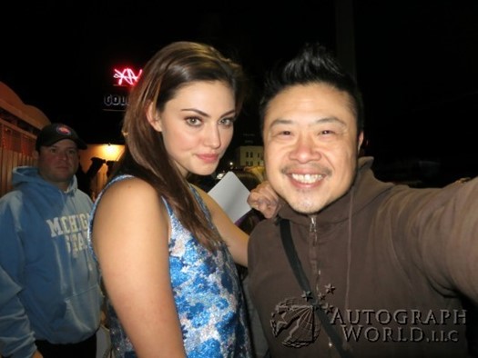 Phoebe Tonkin autograph