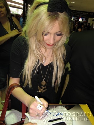 Pixie Lott autograph