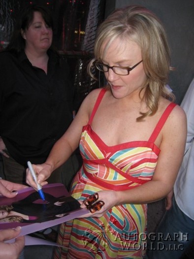 Rachael Harris autograph