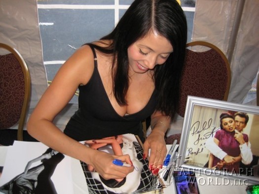 Rachel Grant autograph