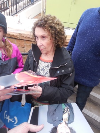 Rhea Perlman autograph