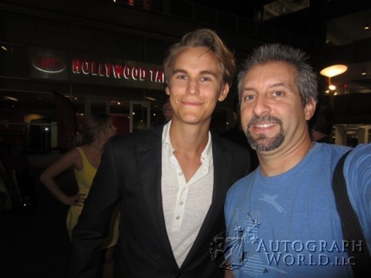 Rhys Wakefield autograph