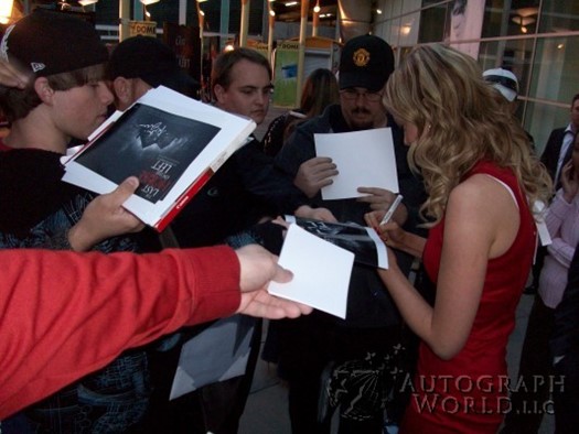 Riki Lindhome autograph