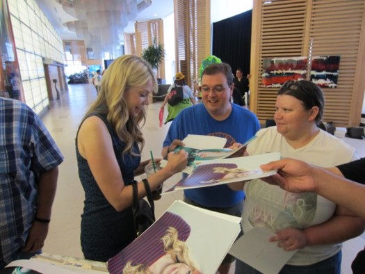 Riki Lindhome autograph