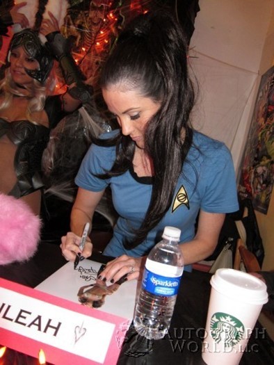 Rileah  Vanderbilt autograph