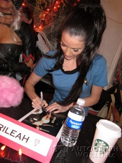 Rileah  Vanderbilt autograph