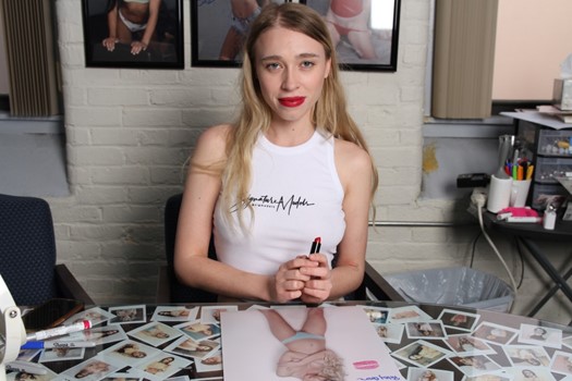 Riley Anne autograph