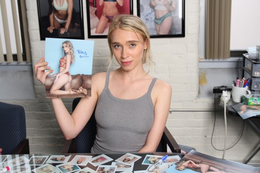 Riley Anne autograph