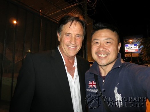 Robert Hays autograph