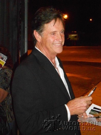 Robert Hays autograph