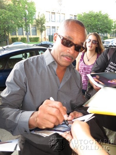 Rocky Carroll autograph