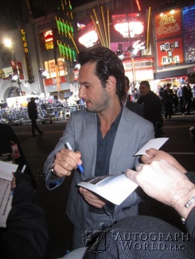 Rodrigo Santoro autograph