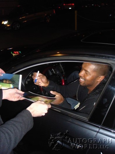 Roger Cross autograph