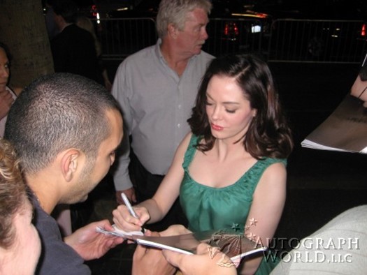 Rose McGowan autograph