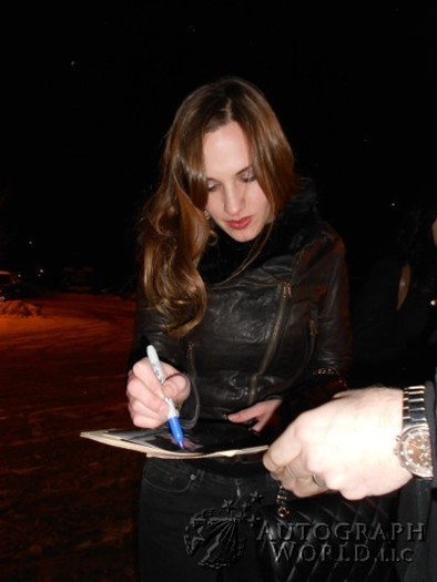 Ruth Bradley autograph