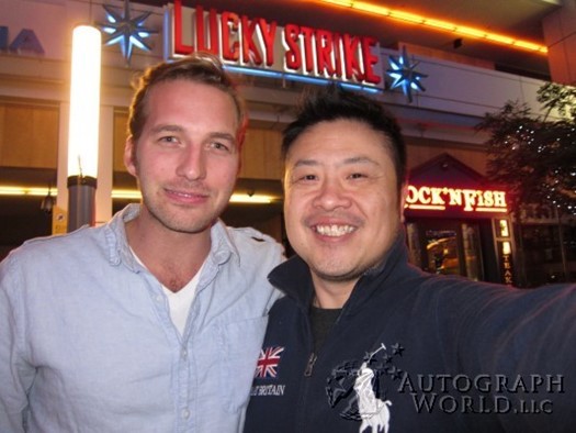 Ryan Hansen autograph