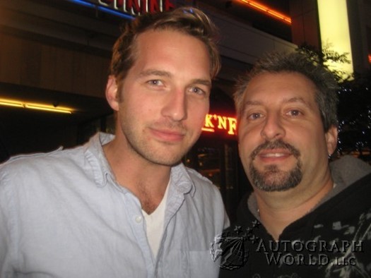 Ryan Hansen autograph