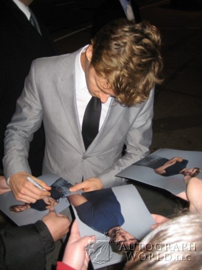 Ryan Kwanten autograph