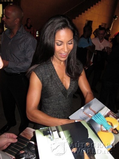 Salli Richardson-Whitfield autograph