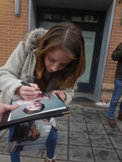 Samantha Isler autograph