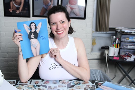 Samantha Paige autograph