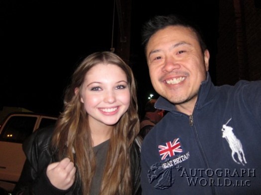 Sammi Hanratty autograph