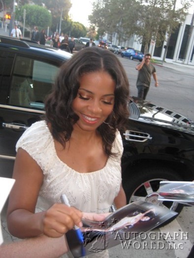Sanaa Lathan autograph