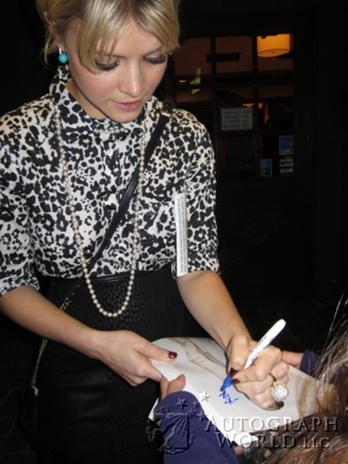 Sarah Jones autograph