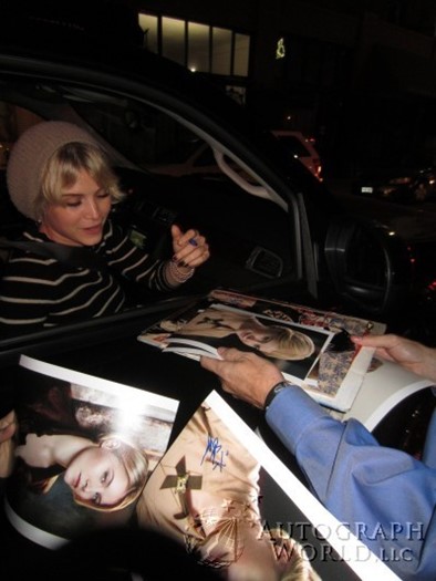 Sarah Jones autograph