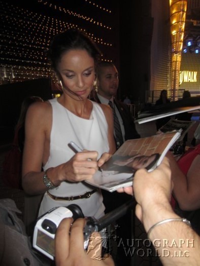 Sarah Wayne Callies autograph