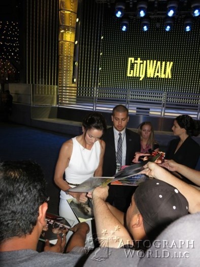 Sarah Wayne Callies autograph