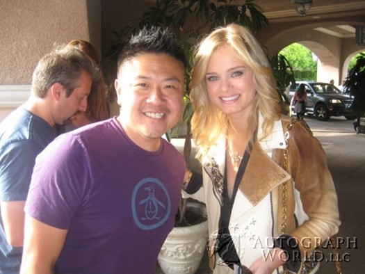 Sara Paxton autograph