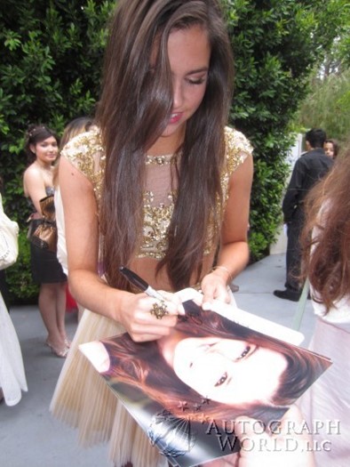 Savannah Lathem autograph