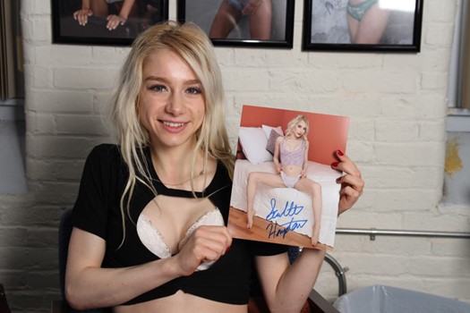 Scarlett Hampton autograph