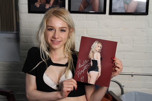 Scarlett Hampton autograph