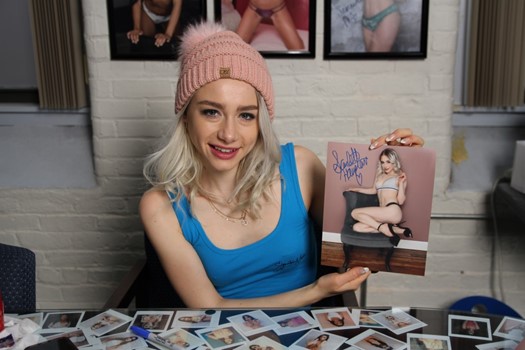 Scarlett Hampton autograph