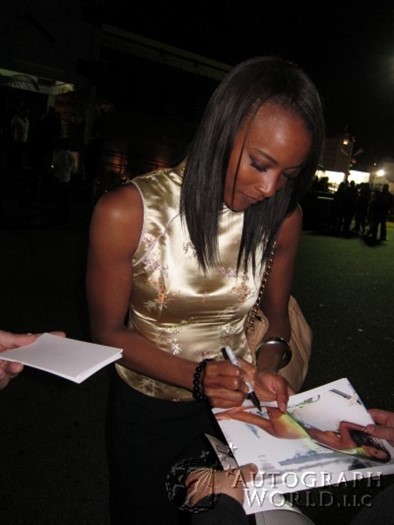 Serria Tawan autograph