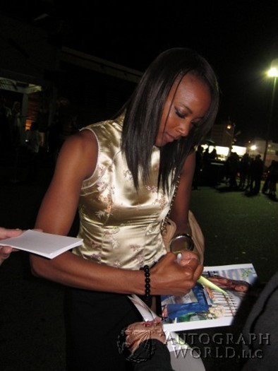 Serria Tawan autograph