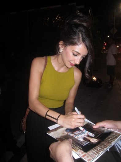 Sheila Vand autograph