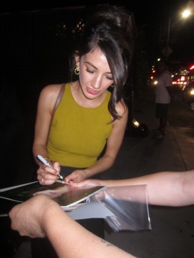 Sheila Vand autograph