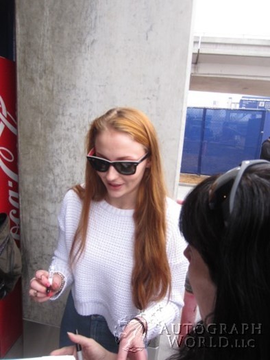 Sophie Turner autograph