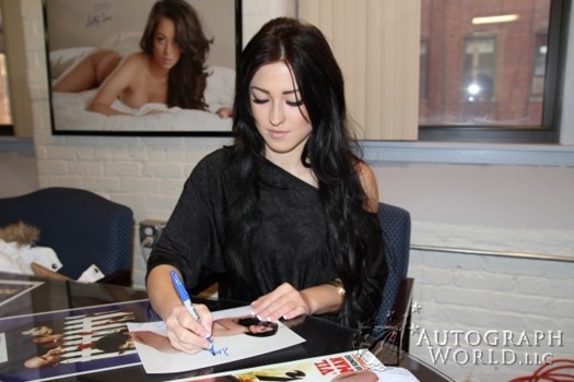 Stefanie Knight autograph