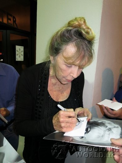 Stella Stevens autograph